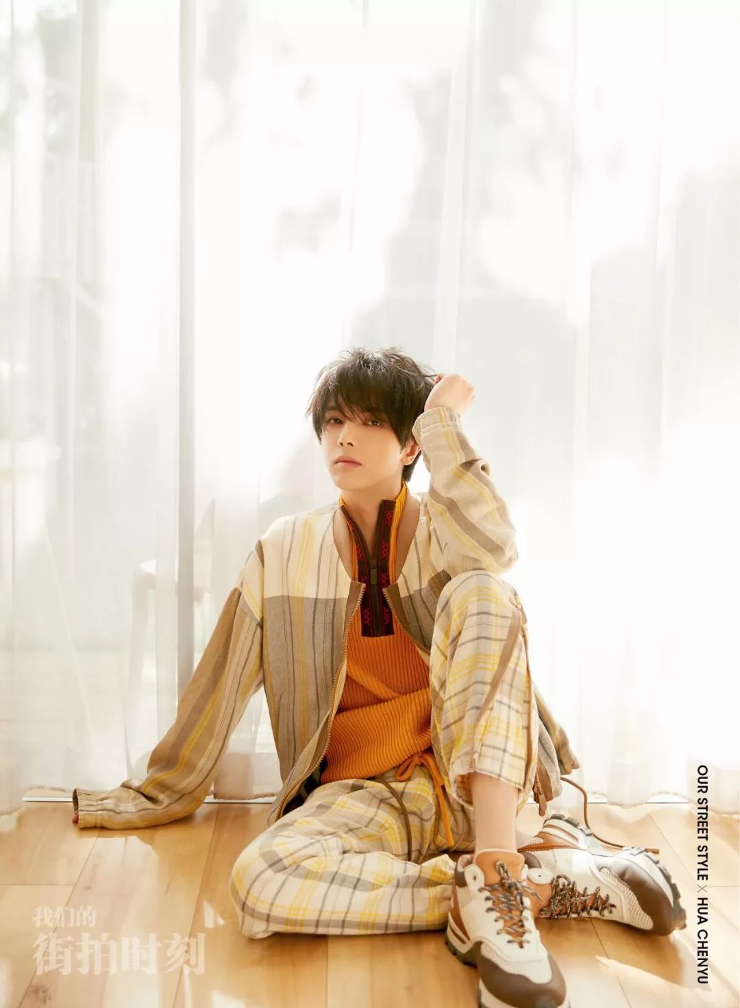 独家街拍首秀华晨宇天才在左疯狂在右下