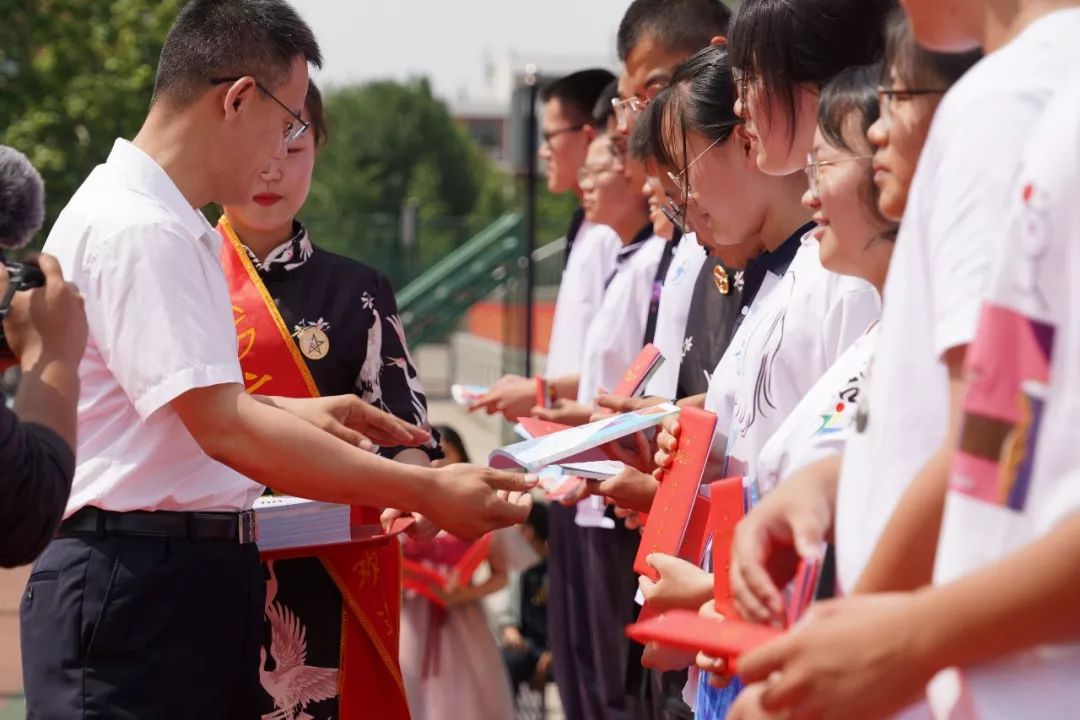 广饶一中三校区隆重举行高三毕业典礼_蒋积广