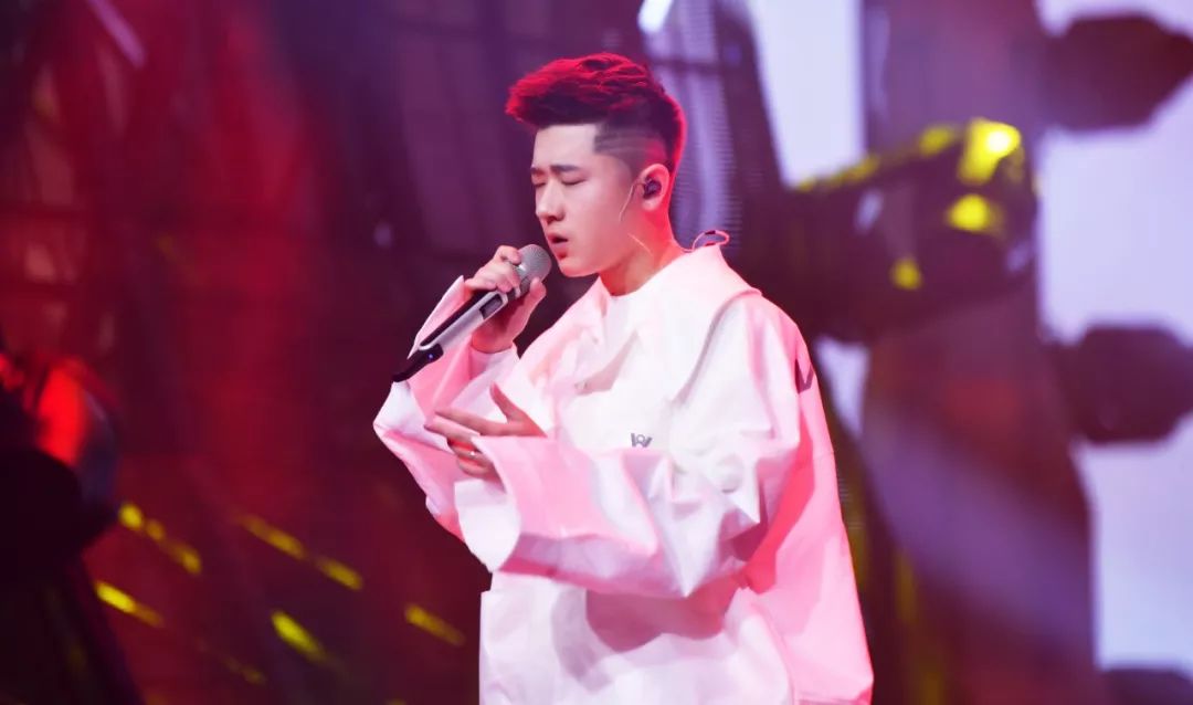 讲真,因为之前看过《歌手2019》,对于钱正昊的实力还是有些了解的