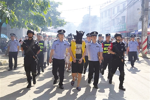 组织卖淫,贩卖毒品……以赖某健,熊某为首的两个涉恶团伙在上林县白圩