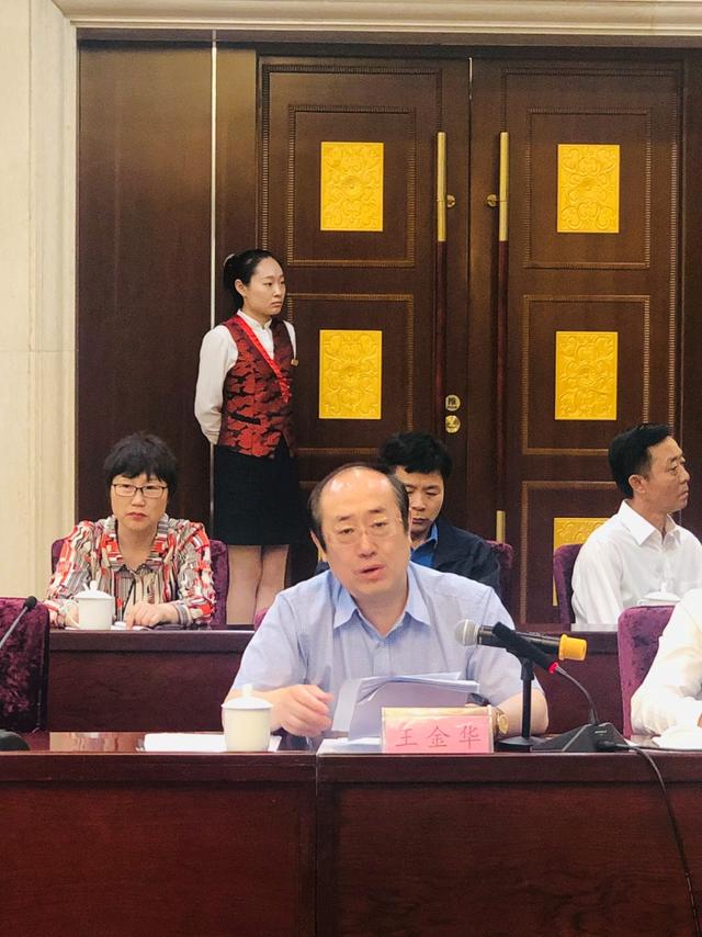 在下午召开的政企座谈会上,王金华副市长简要介绍了抚顺市情,投资政策