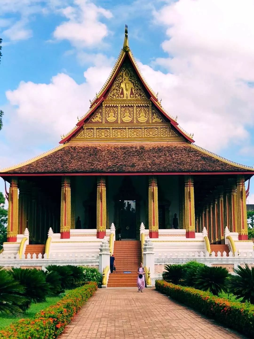 自16世纪中叶塞塔提腊国王从琅勃拉邦迁都于此后,这里一直是老挝政治