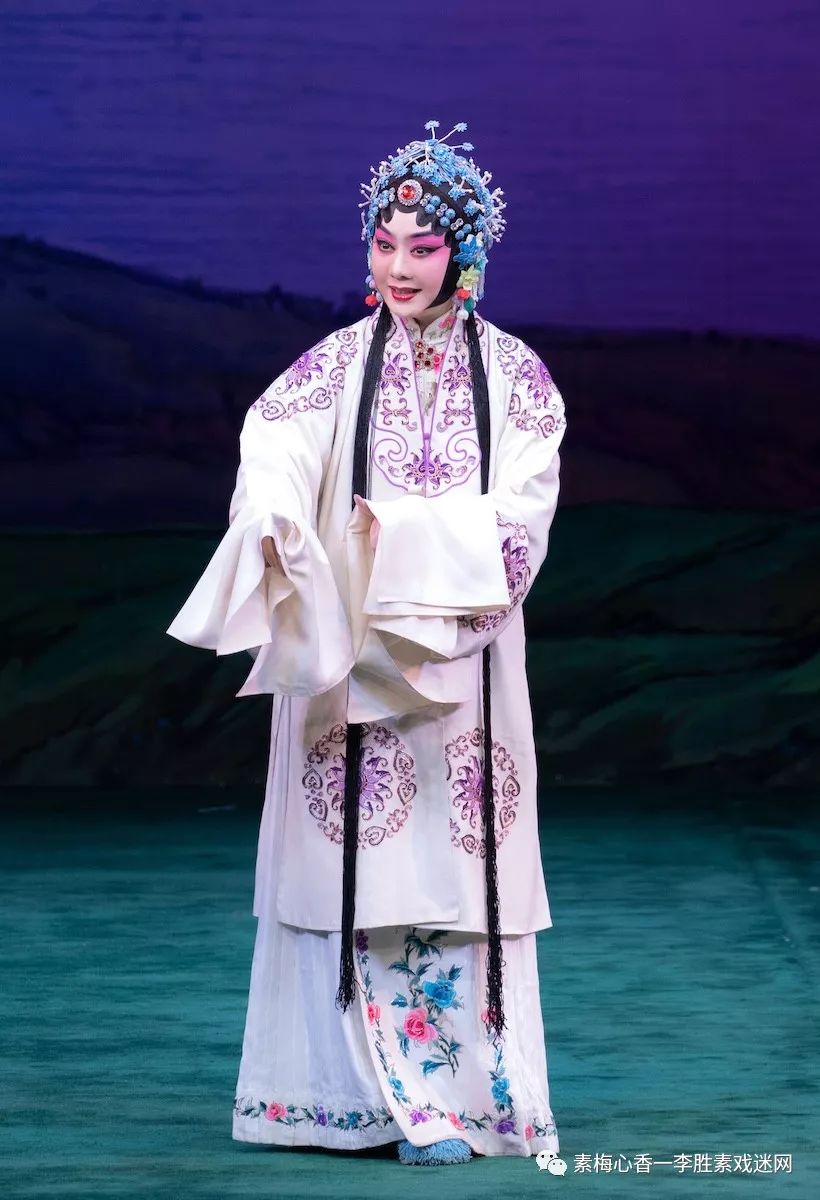 饰 林娘子杨 赤 饰 鲁智深杜 喆 饰 林 冲6月13日晚,中国国家京剧院