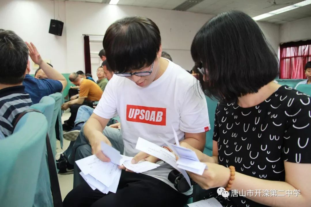 敞开怀抱,迎接新生力量——开滦二中高中党支部纳新大会