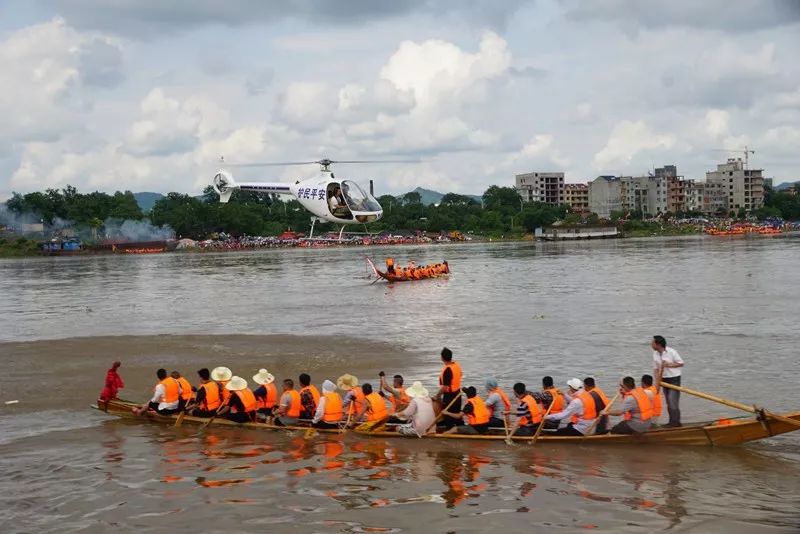 昨日,余干关皇节期间下水龙舟577条,现场观众9万余人