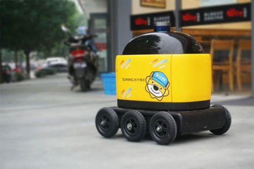 (图:苏宁"卧龙一号"无人车)在配送环节上,由苏宁秒达提供社区化的即时