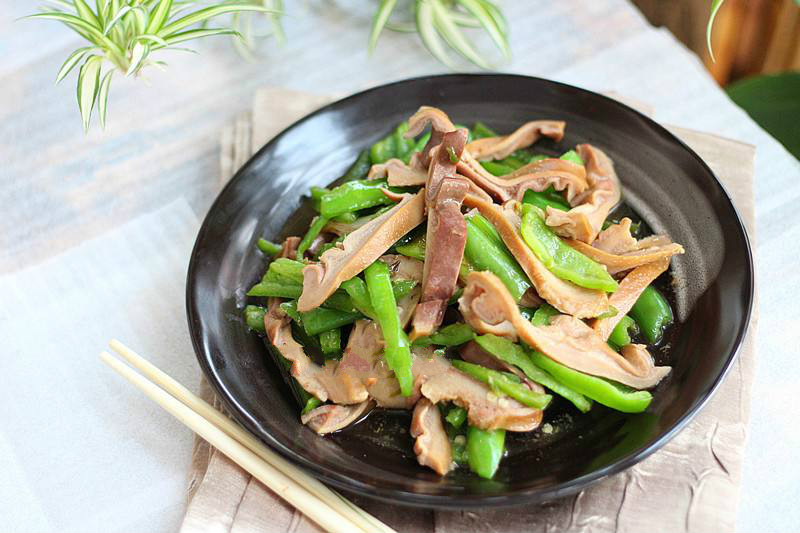 洗猪肚时,有人加盐有人加醋?都不对,这才是洗猪肚的正确做法