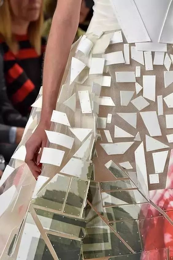 服装设计中的切割手法镂空拼接撞色分割线