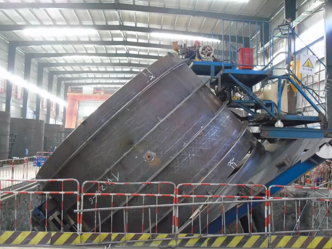 加劲环无码压装→7.加劲环埋弧焊焊接→8.钢管环缝无码组对→9.