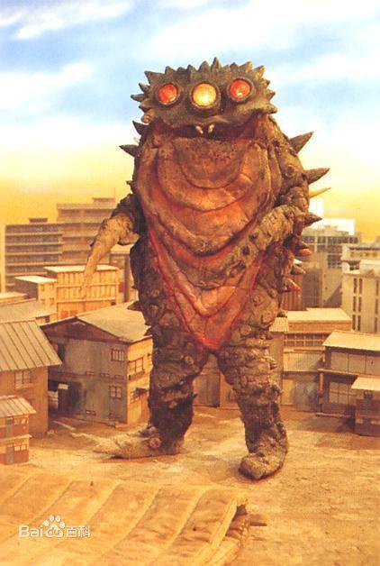 地位挺高的),皮糙肉厚,稳定性虽然不及考达依格(初战曾被归曼放倒)