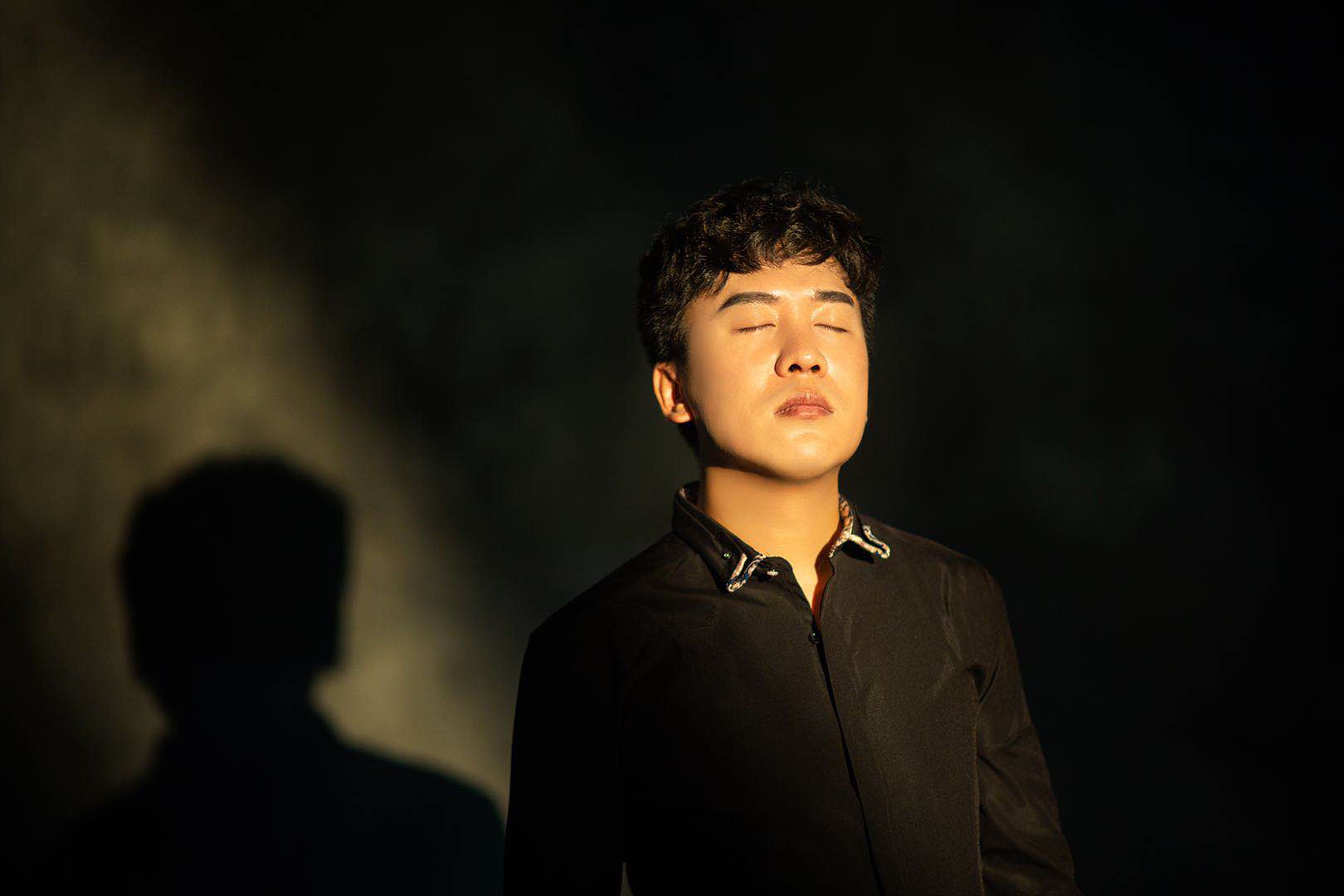 石玉峰首支音乐单曲人生过半全网上线