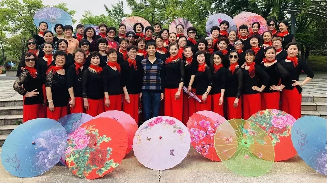 鹭鸣之声合唱团杨镇刚太极拳社社区场景图中心湖公园走近慈城新城