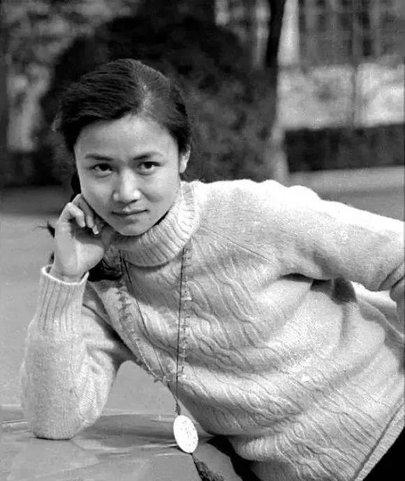 这位女演员来自新疆,纺织女工出身,曾迷倒大半个中国_罗燕
