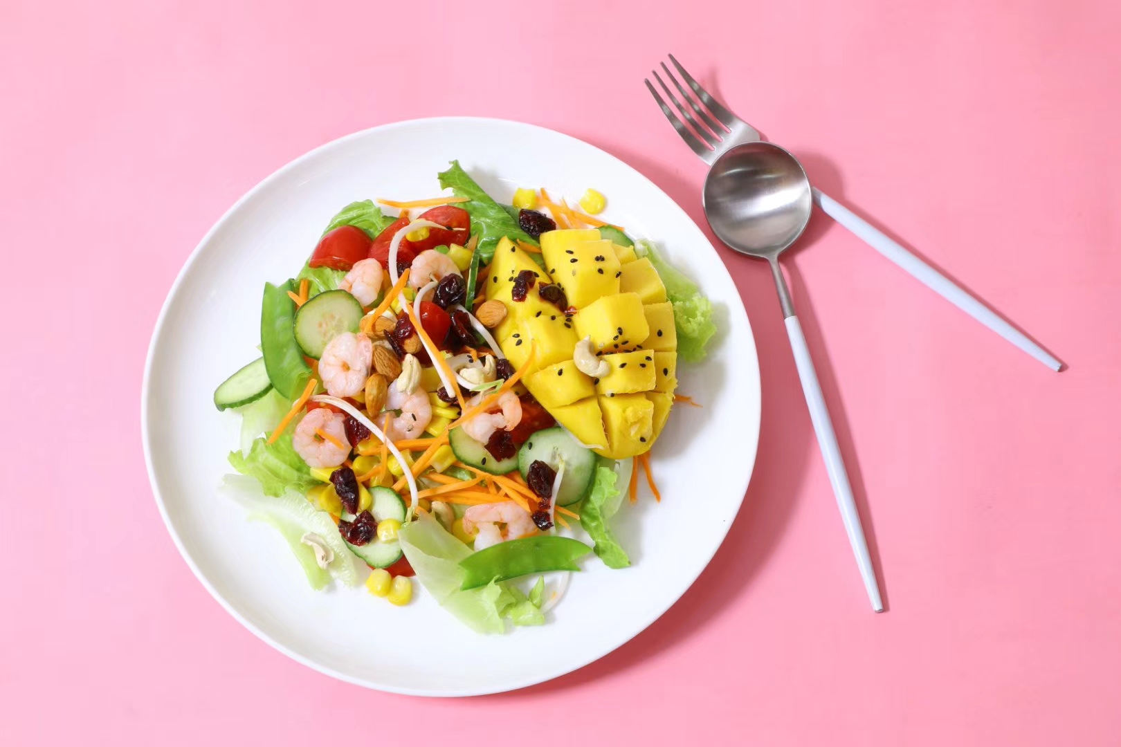 轻食沙拉的食材该如何存放在摆盘的时候有什么讲究