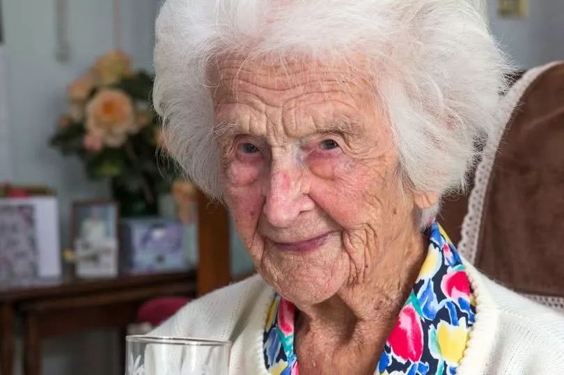 英国最长寿老人梦中安详去世112年来亲历两次世界大战