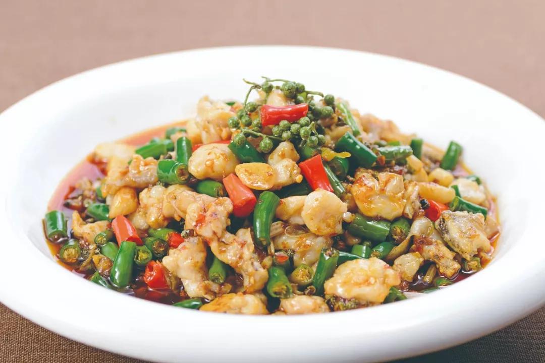 馋嘴美蛙川式熏鱼血旺黄喉满园春色