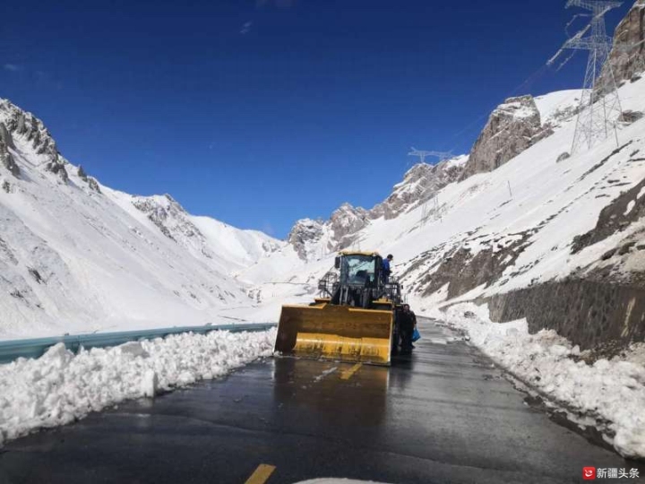 独库公路大雪路段通车