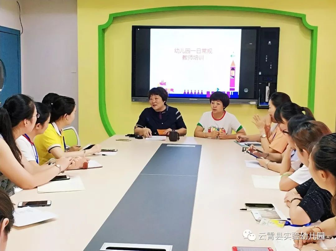 工作室领衔人蔡亚华,工作室助理李斌从幼儿园保育员工作管理,安全工作