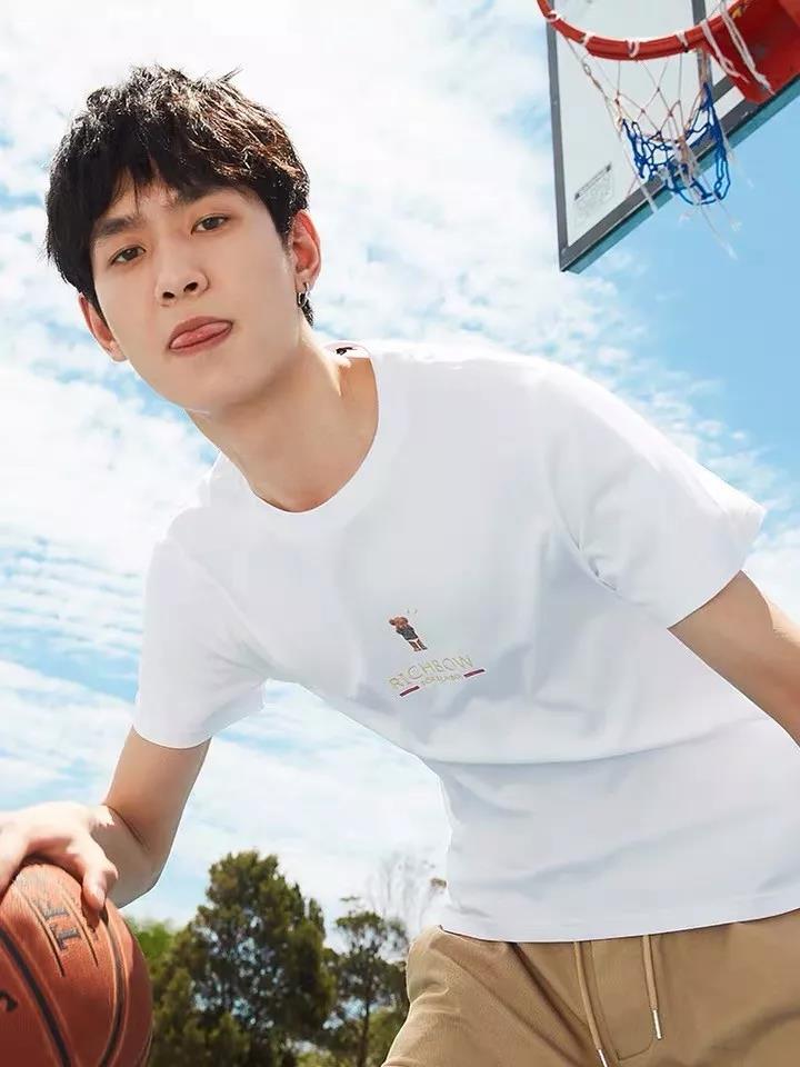 新面孔model刘治成演绎太平鸟男装2019春季新品广告大片