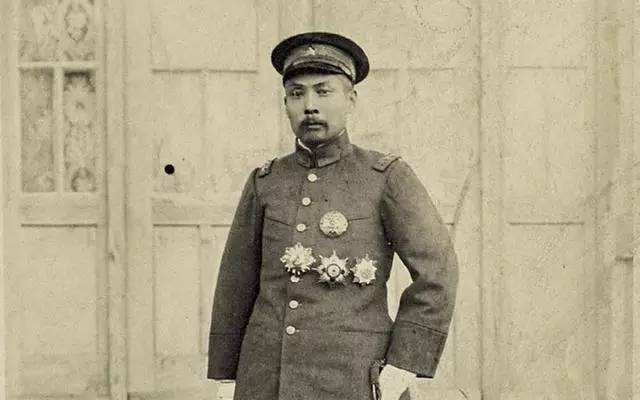 段公子不像袁世凯的"储君"袁克定那般醉心于 "接班"而出入政坛,据说他