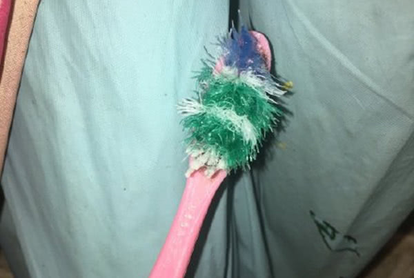 是不是每个爸爸都有同款炸毛牙刷