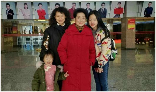黄婉秋三代刘三姐领衔刘三姐艺术团驻场广西第一个可以"打开天窗"唱