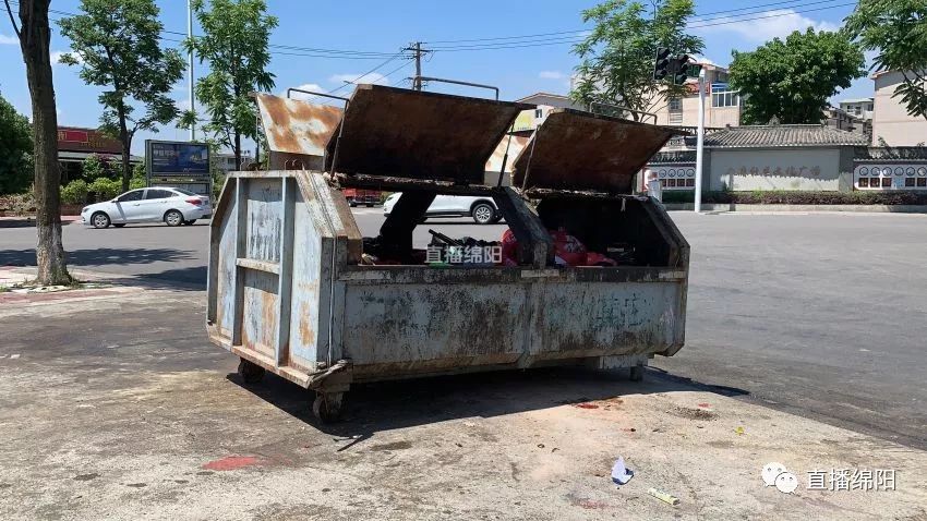 市民脏脏垃圾箱惹人厌环卫处更换准备中