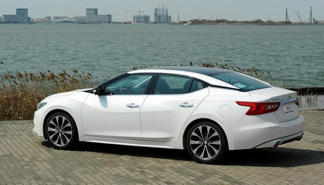 小众b级车之选,日产西玛了解一下,配2.5l自吸,主打运动