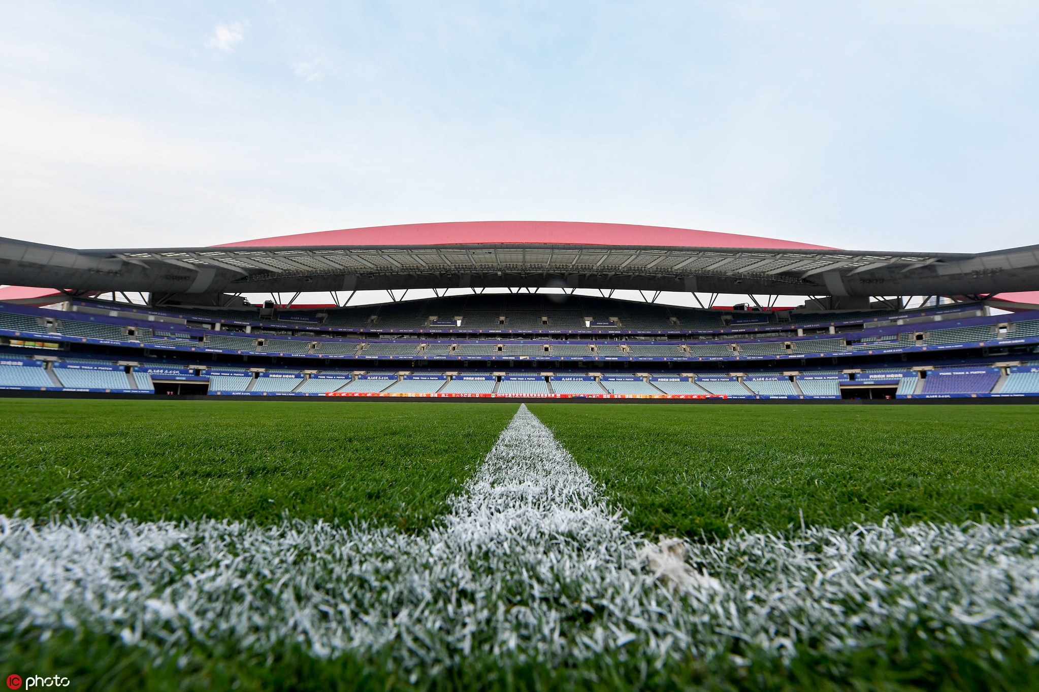 江苏南京,江苏苏宁易购主场南京奥体中心利用休赛期更换草皮 ,体育场