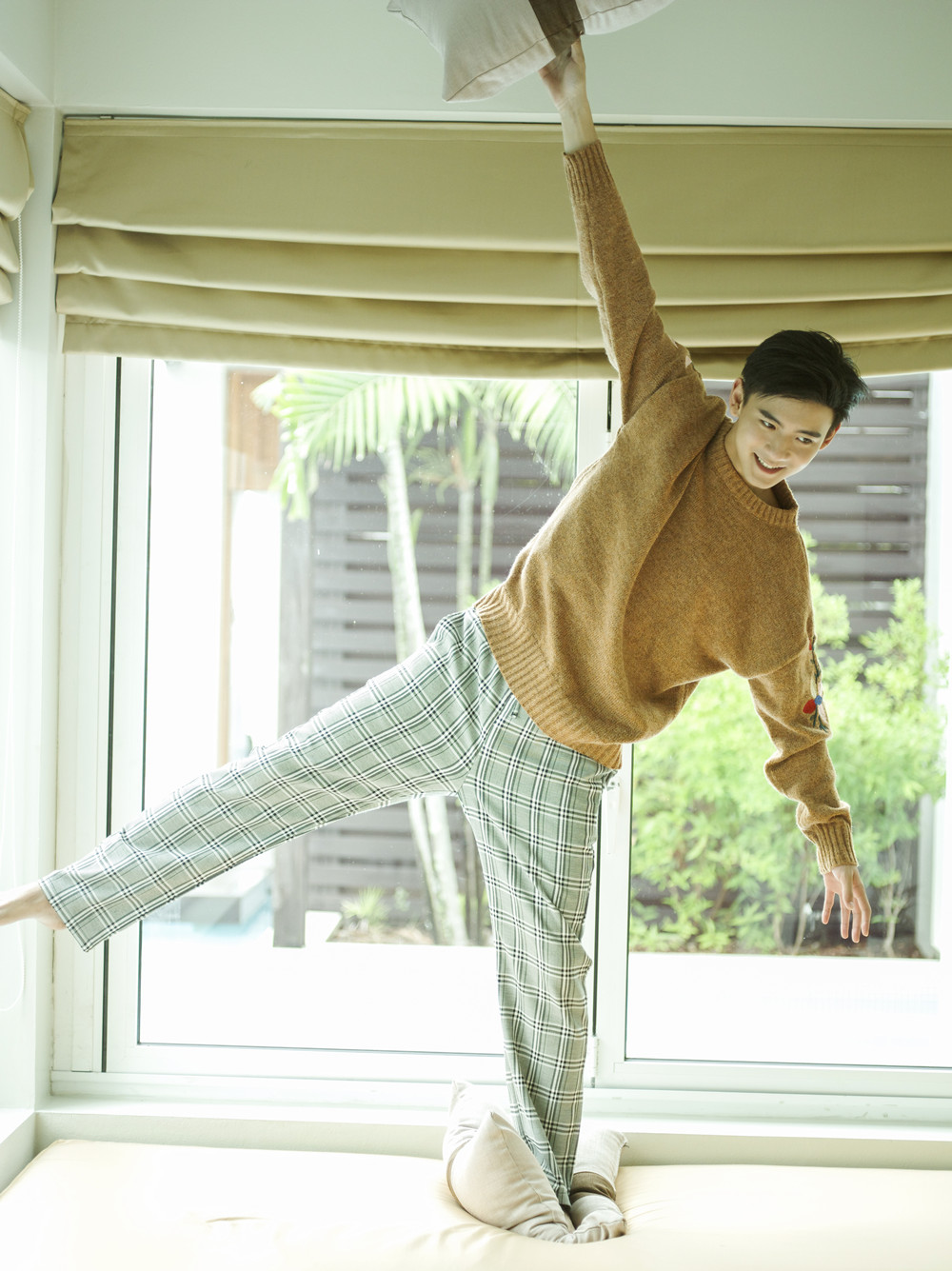 赵顺然最新写真曝光 邻家男孩阳光笑容温暖迷人