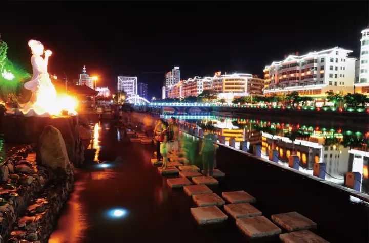 夜幕低垂,这个城变得如此曼妙…_武平