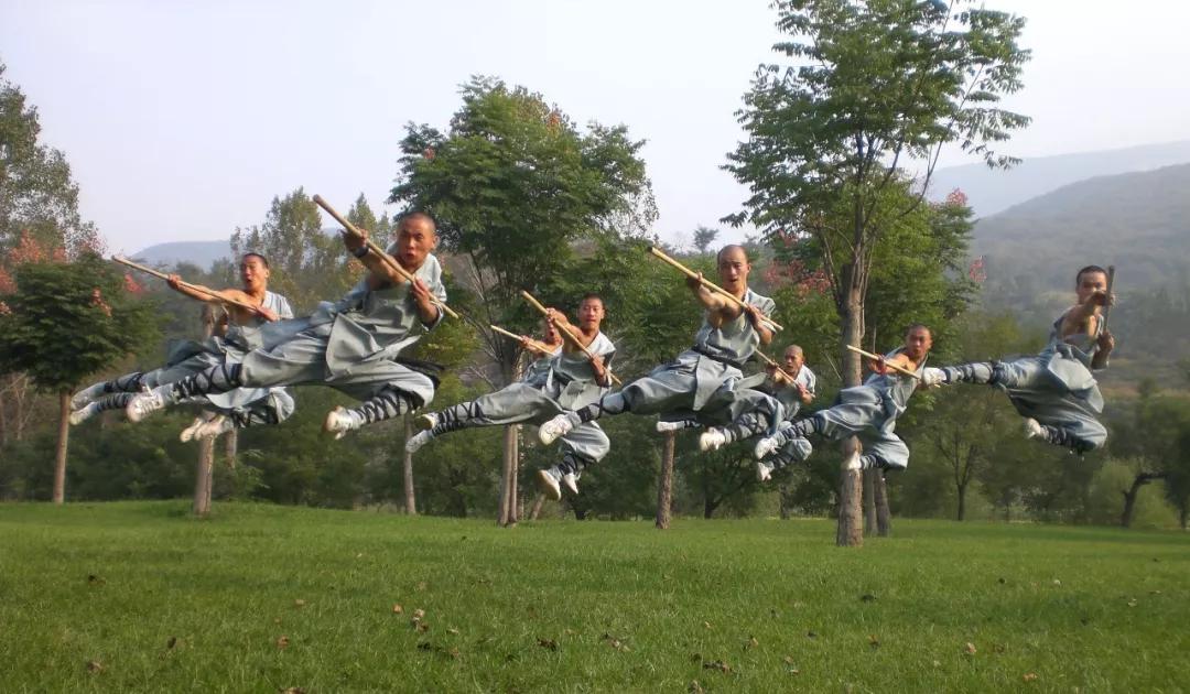 美国退役军人觉得少林功夫是花拳绣腿不远万里来到嵩山少林挑战