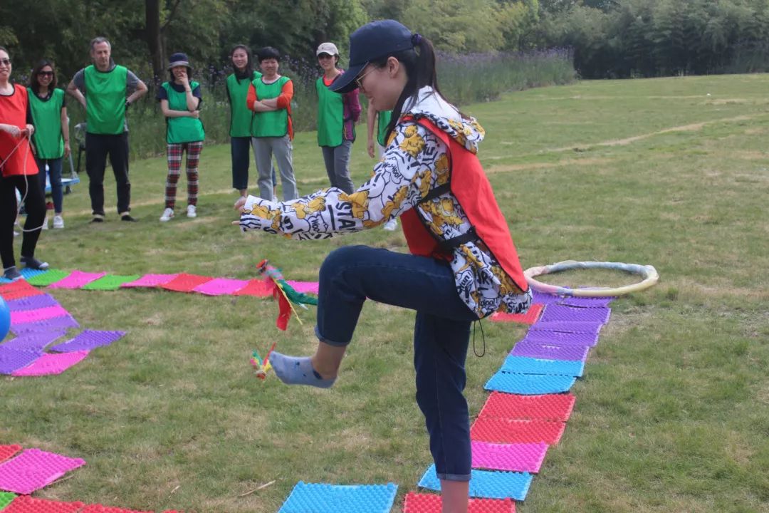 指压板跳大绳##指压板爆气球##卡通三连拍##返程#787878#happy