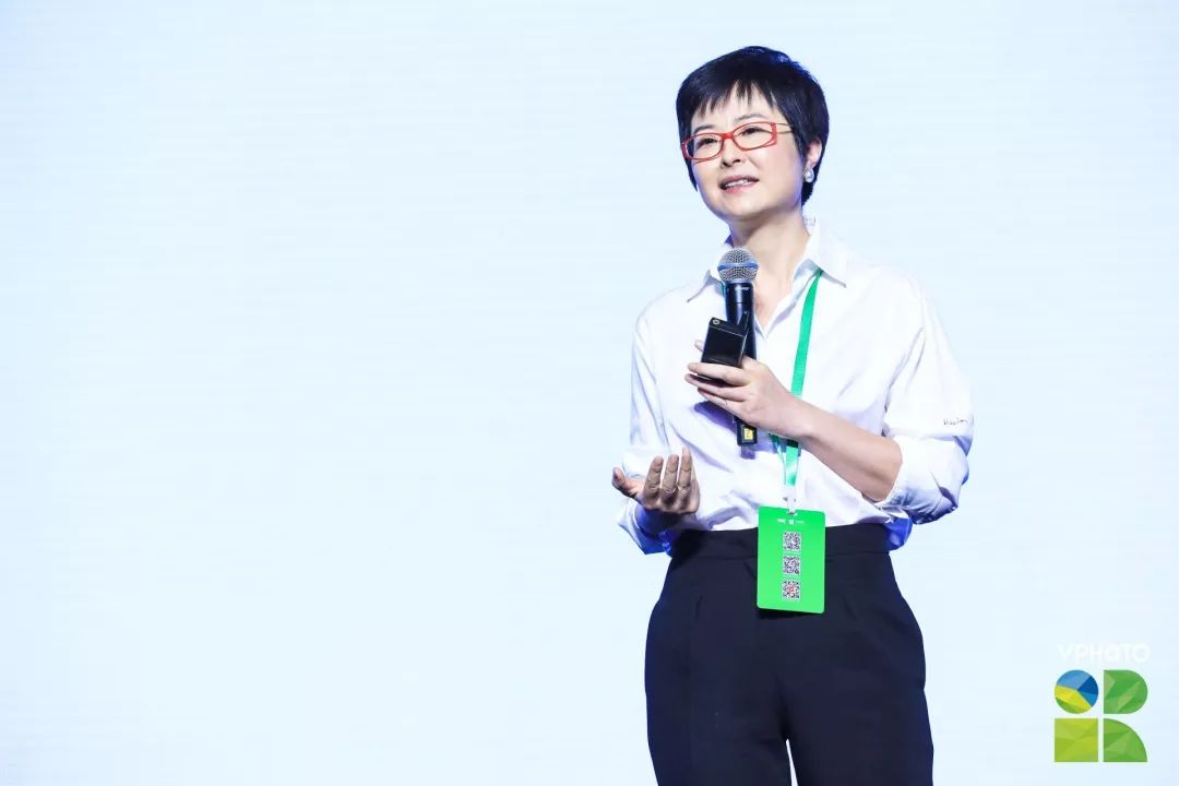 得到董事长张泉灵发表的《传统教育转型的互联网赋能之路》主题演讲