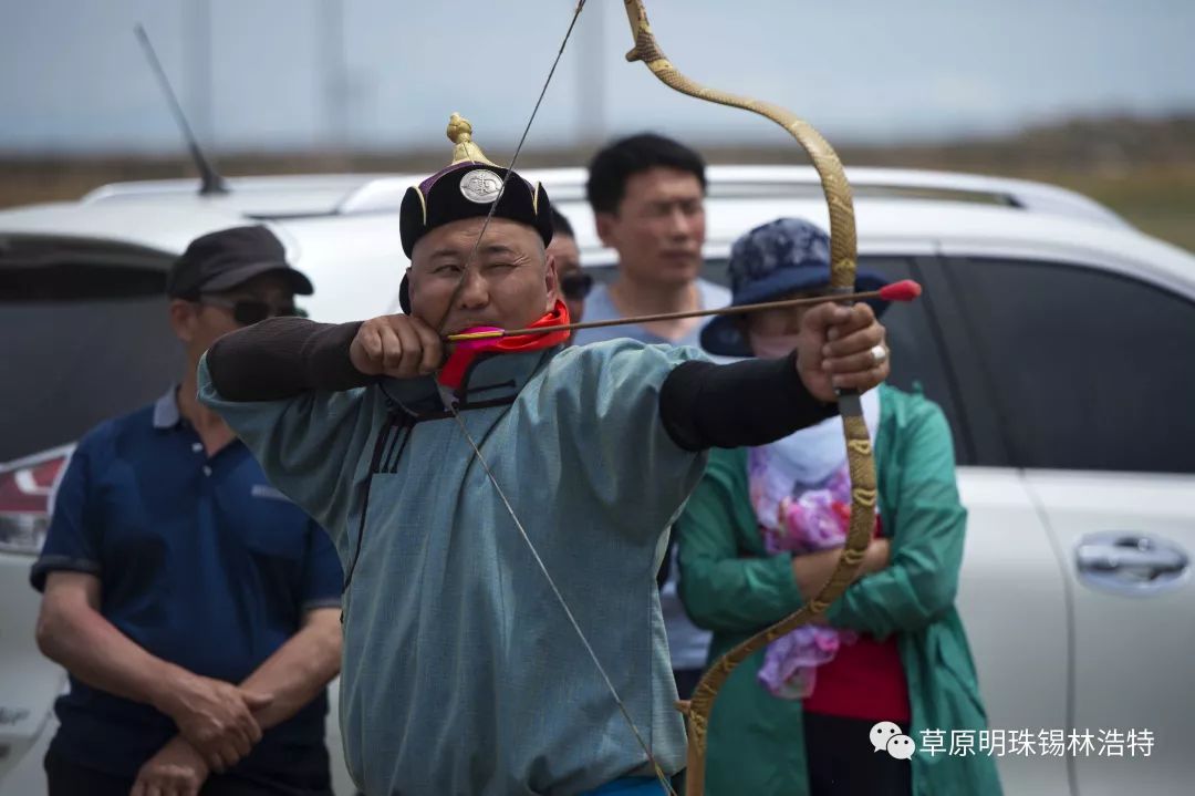 作为蒙古族男儿三艺之一的射箭,吸引了众多选手参赛,本次比赛分为