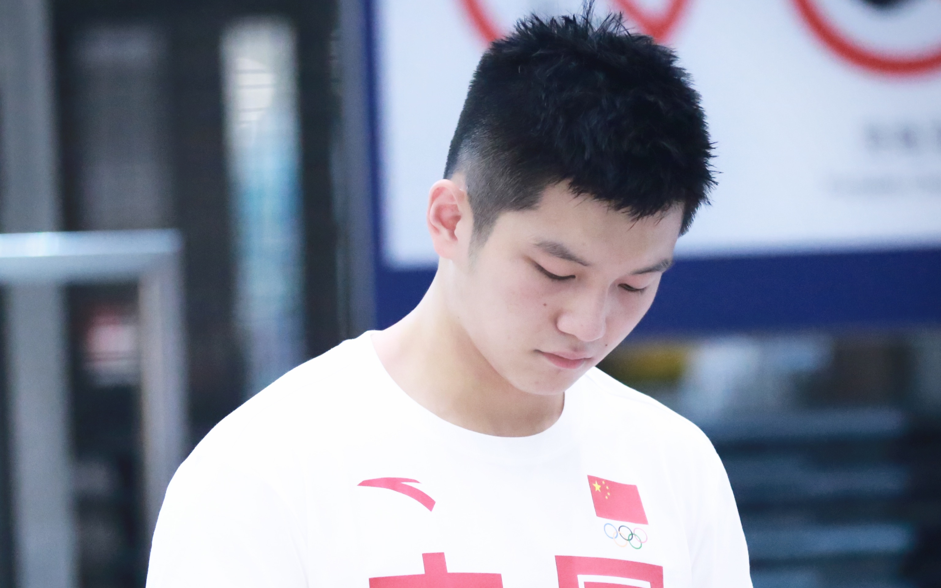 小胖又向前迈进一步,许昕触底反弹拿三冠,中国男乒好样的_樊振东