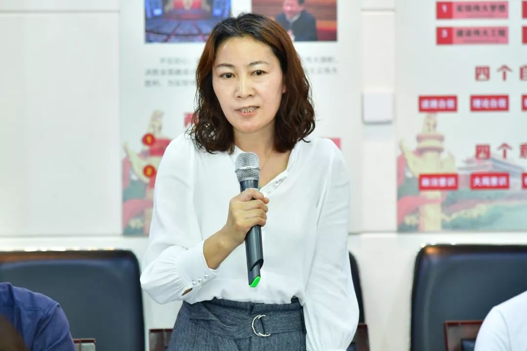 图17 党玉琴老师发言图18 高健老师发言图19 米裕莲老师发言图20 于献