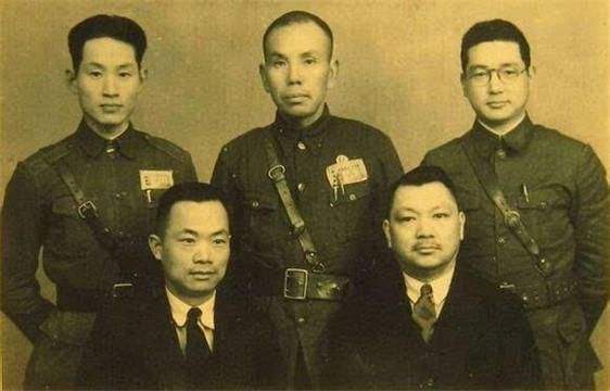 後來又一起投軍去美學習,都知道孫立人考上弗吉尼亞軍事學院,而齊學啟