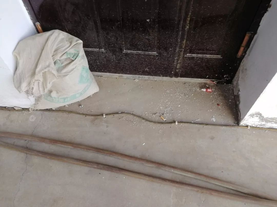 【围观】沁水这些公交站,出租车不良现象被拍!