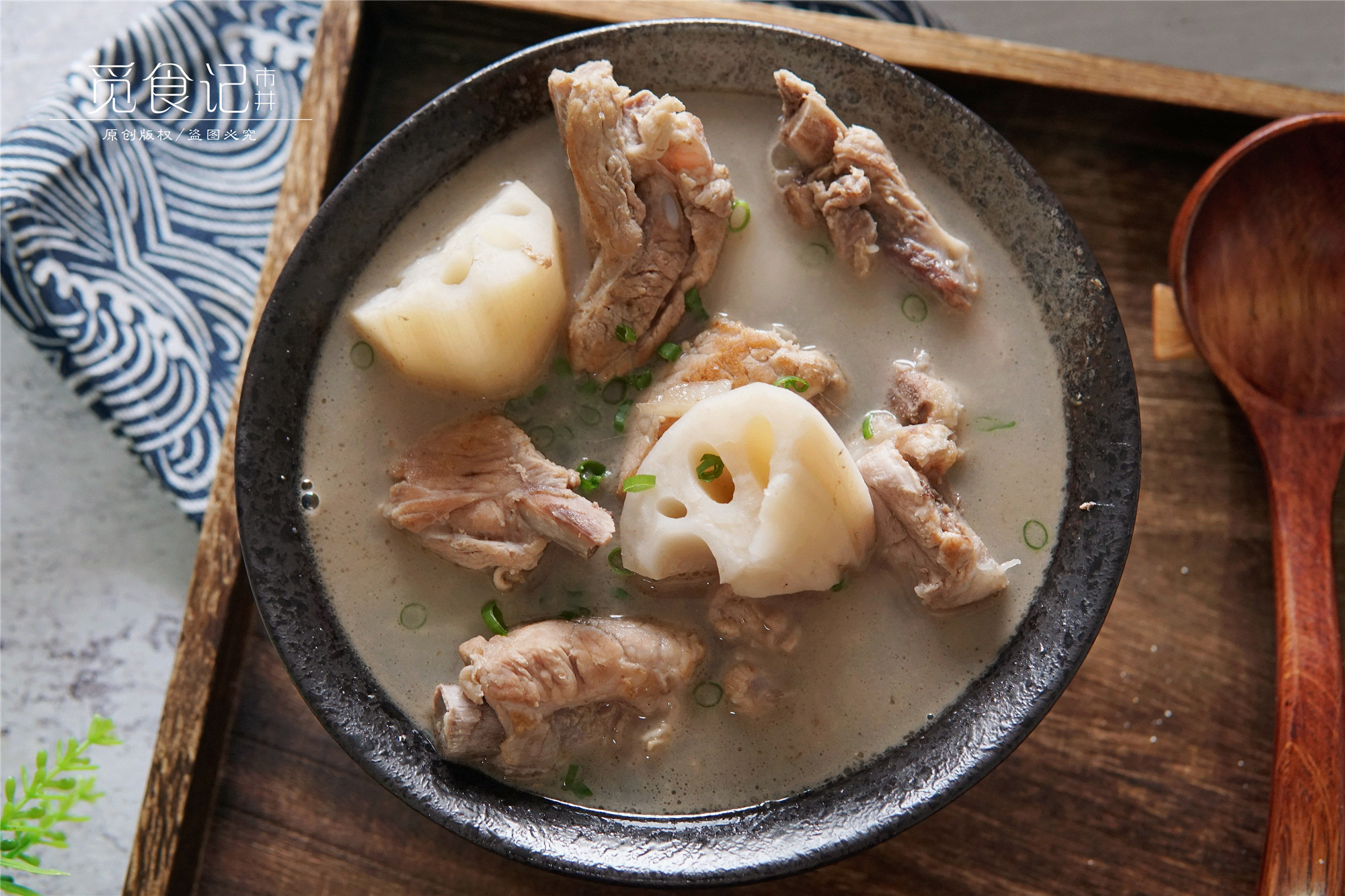 在家炖排骨,这3种料万万别用,难吃还发黑,这样做汤白味道鲜_莲藕