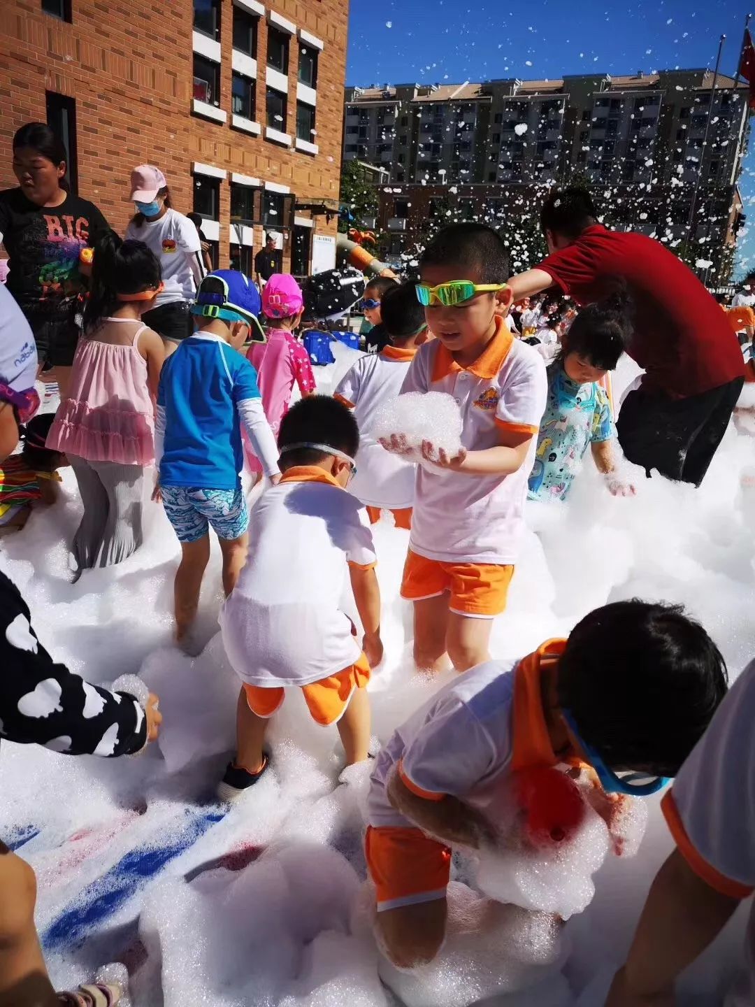 清凉一夏泡泡大战北京市朝阳区京旺小金星幼儿园活动精彩记录
