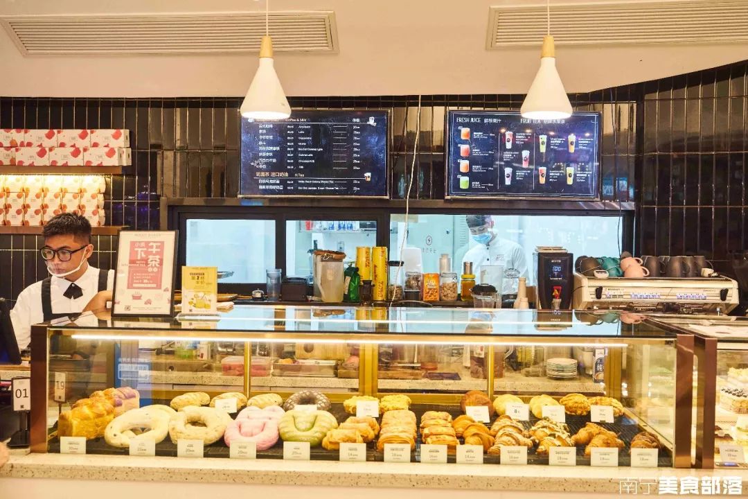 6月15日南宁首家羊角甜甜圈专卖店盛大开业专卖神仙颜值西点