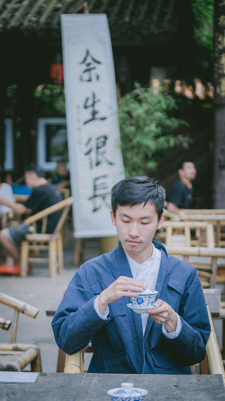 【喝茶学问】听说成都人喝茶讲究气氛 所以成都的茶馆特别受欢迎喝茶