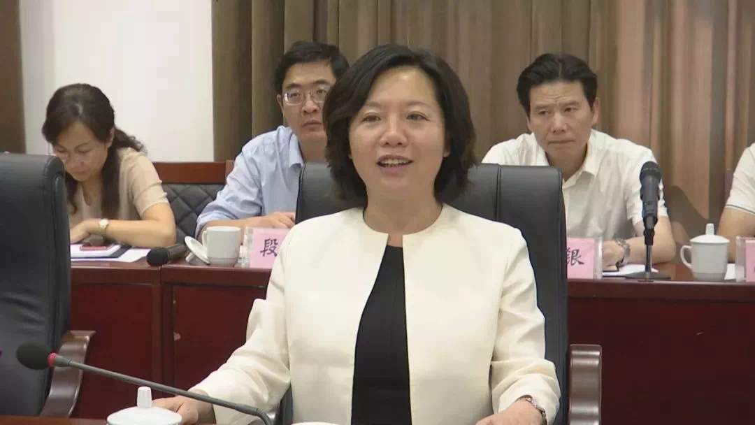 新区党工委副书记,管委会主任孙登峰,新区领导金和平,邓波出席.