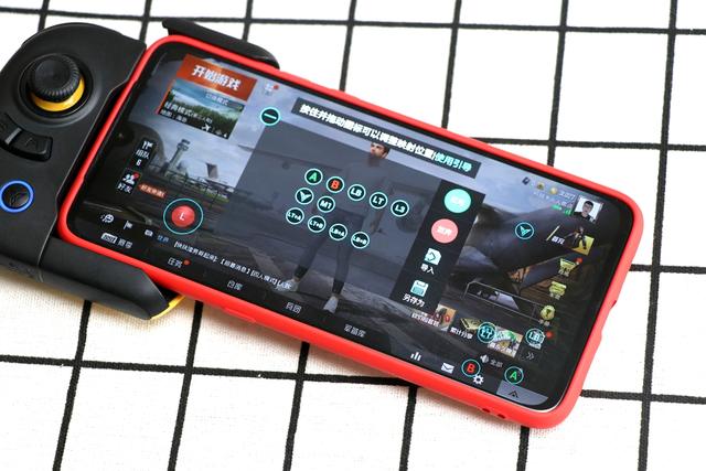 蓝牙映射双开火模式吃鸡飞智黄蜂2游戏手柄上手实测