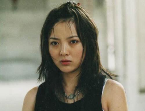 因《少年包青天》走红,事业巅峰时隐退十年,如今37岁被遗忘_刘怡君