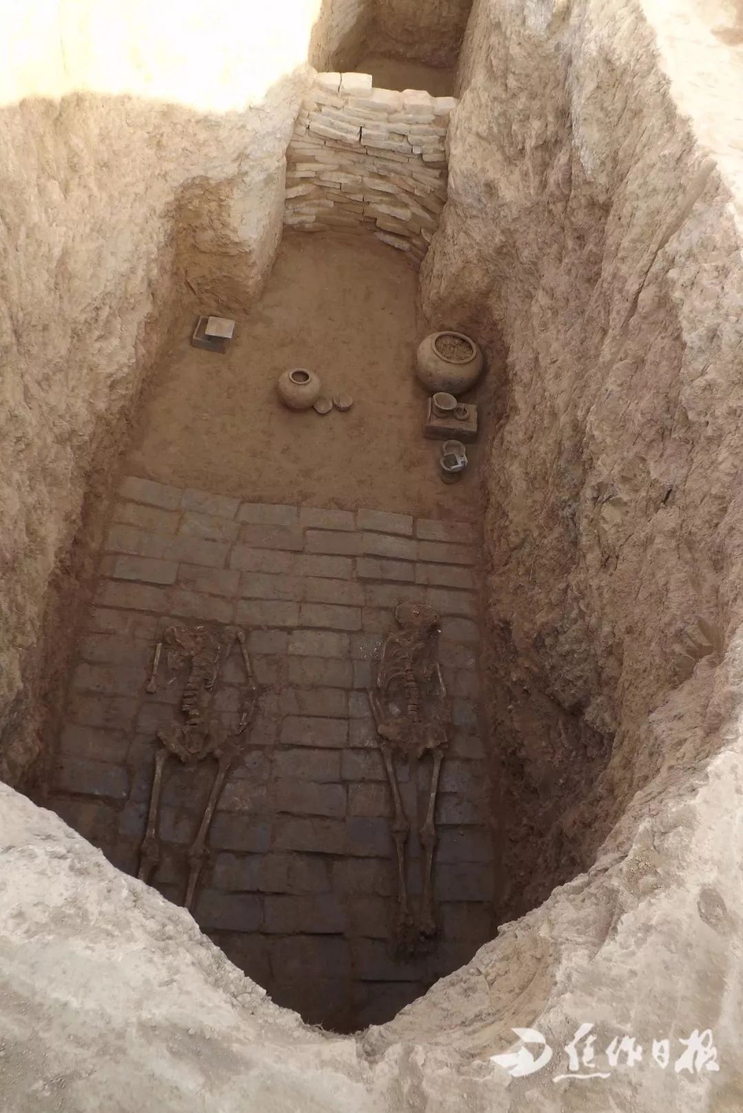 焦作这个村发现古代墓葬区,地下挖出不少宝藏.