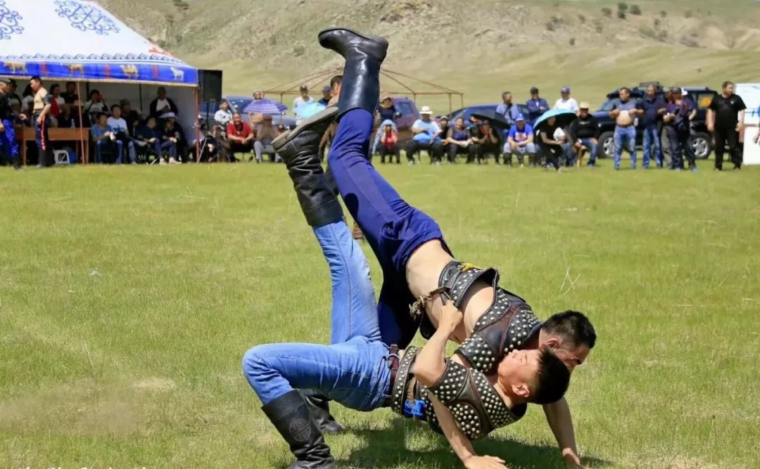 这才是男人的运动呼伦贝尔蒙古式摔跤