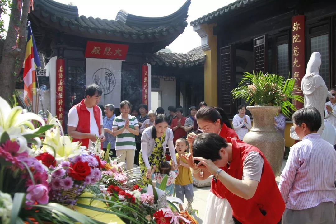 苏州古观音寺举办伽蓝菩萨圣诞法会 住持界因法师法会现场领众共修_寺