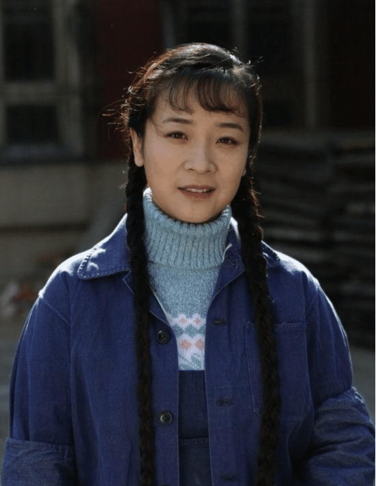 张凯丽"始作俑者",濮存昕张少华后,陈小艺也成老人鞋代言人_电视剧